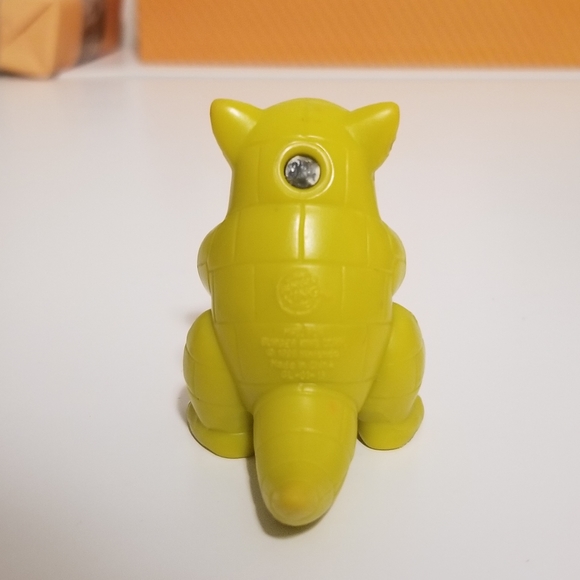 1999 Pokémon Sandshrew Toy/Keychain - Picture 2 of 4